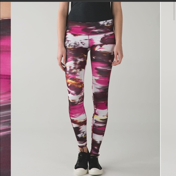 lululemon athletica Pants - Lululemon Wunder Under Crop Hi-Rise